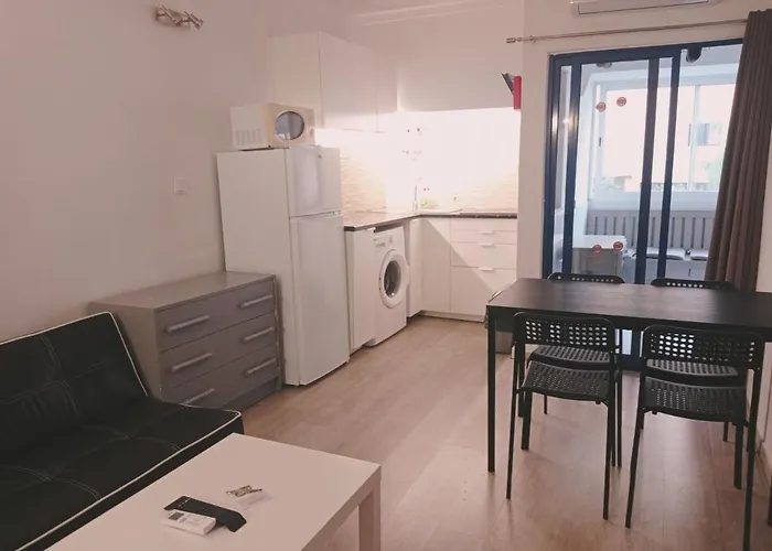 One Bedroom West - Tower B Daire *